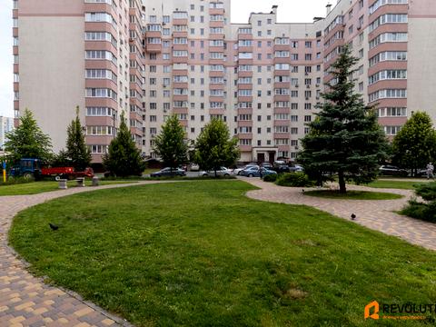 комерційна за адресою Боголюбова вул., 8