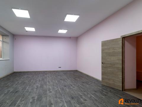 комерційна за адресою Боголюбова вул., 8