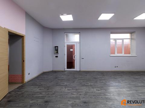 комерційна за адресою Боголюбова вул., 8