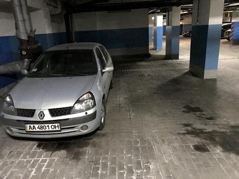 паркомісце за адресою Провіантська вул. (Галі Тимофєєвої), 3