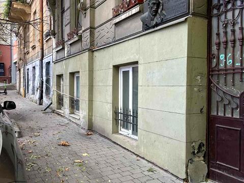 коммерческая по адресу здоровя, 12