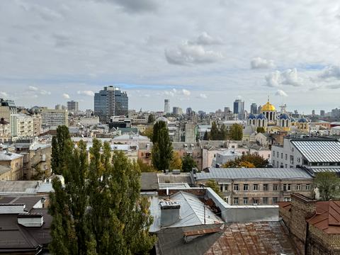 комерційна за адресою Пирогова вул., 2/37б