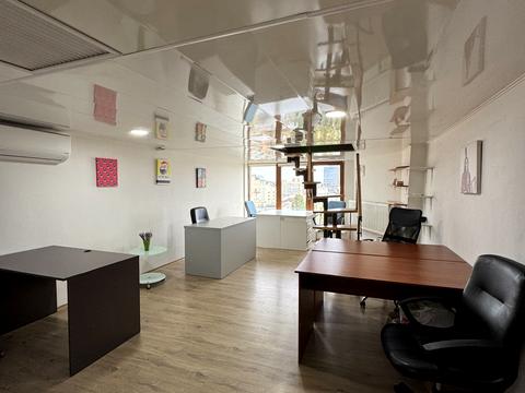 комерційна за адресою Пирогова вул., 2/37б