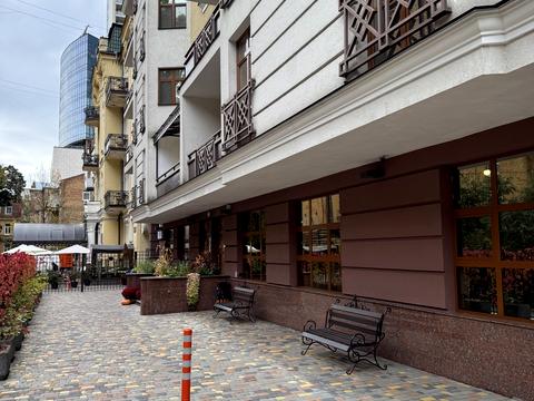 комерційна за адресою Пирогова вул., 2/37б