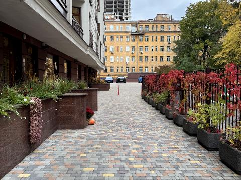 комерційна за адресою Пирогова вул., 2/37б