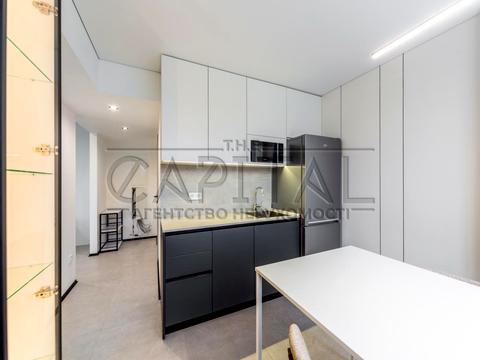 комерційна за адресою Володимирська вул., 51/53