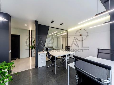 комерційна за адресою Володимирська вул., 51/53