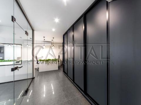 комерційна за адресою Володимирська вул., 51/53