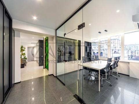 комерційна за адресою Володимирська вул., 51/53