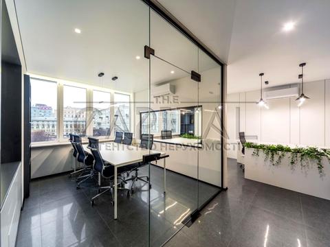 комерційна за адресою Володимирська вул., 51/53