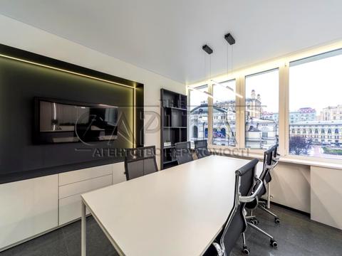 комерційна за адресою Володимирська вул., 51/53