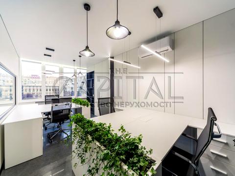 комерційна за адресою Володимирська вул., 51/53