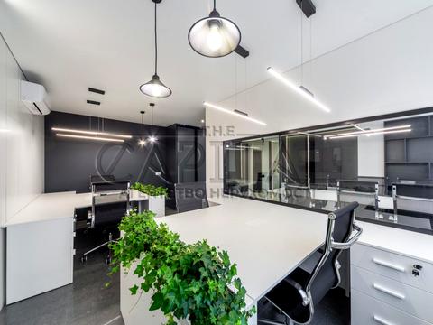 комерційна за адресою Володимирська вул., 51/53