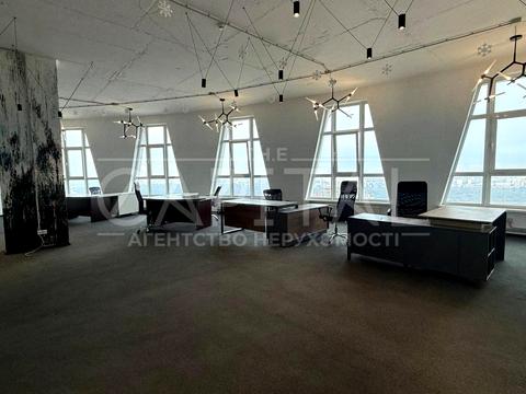 комерційна за адресою Кловський узвіз, 7a