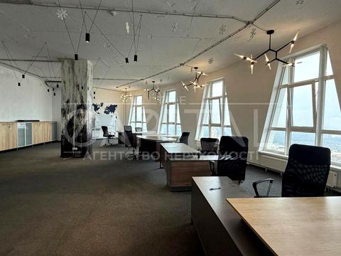 комерційна за адресою Кловський узвіз, 7a