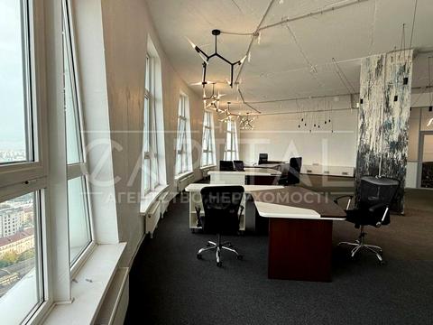 комерційна за адресою Кловський узвіз, 7a