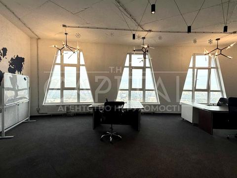 комерційна за адресою Кловський узвіз, 7a