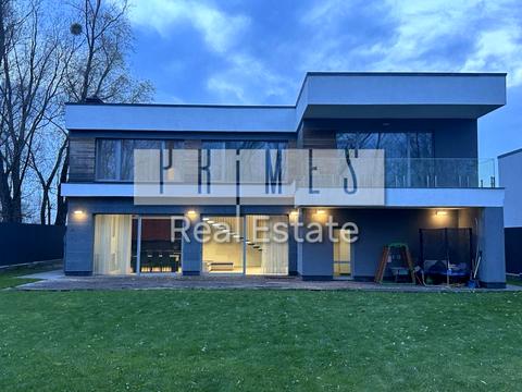 дом по адресу Центральна вулиця