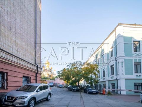 комерційна за адресою Варязький пров., 14