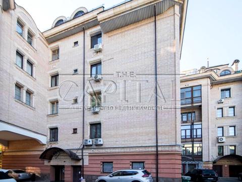 комерційна за адресою Варязький пров., 14