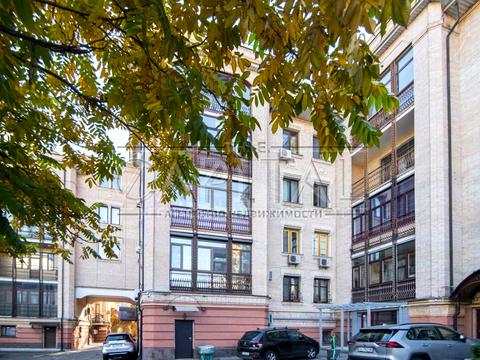 комерційна за адресою Варязький пров., 14