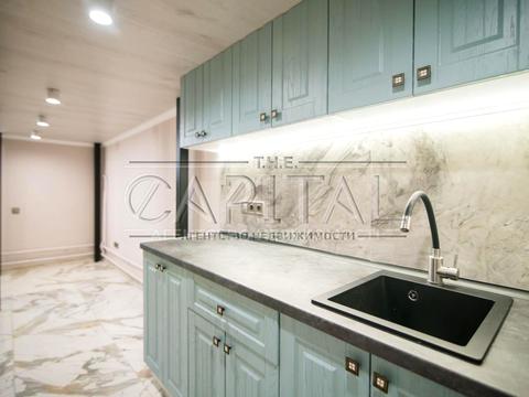 комерційна за адресою Варязький пров., 14