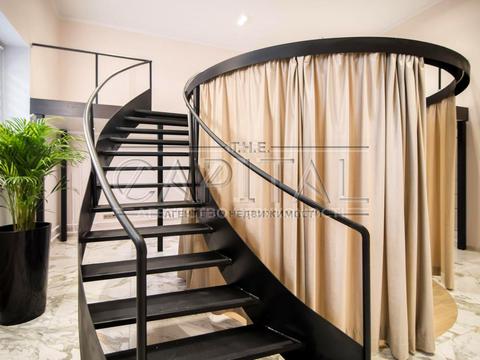 комерційна за адресою Варязький пров., 14