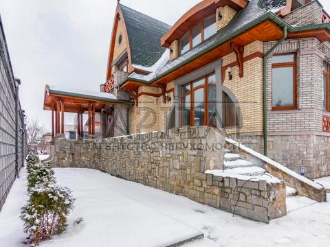 будинок за адресою Богатирська вул., 30а