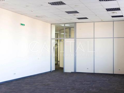 комерційна за адресою Дегтярівська вул., 53