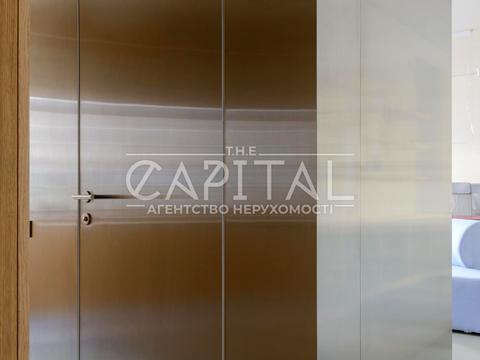 комерційна за адресою Жилянська вул., 5/60