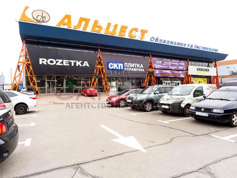 комерційна за адресою Петропавлівська вул., 4