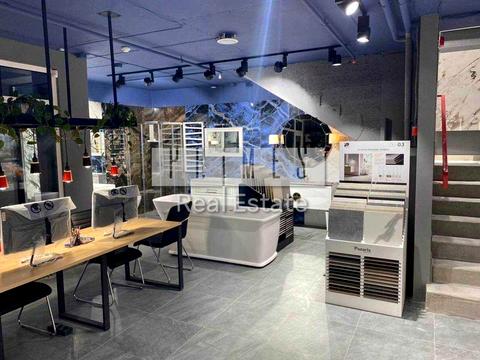 комерційна за адресою Дніпровська набережна вул., 18-А