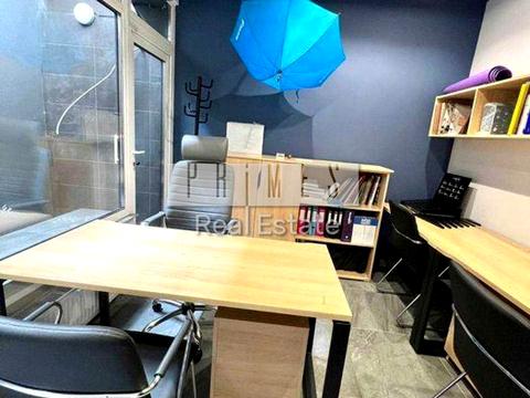 комерційна за адресою Дніпровська набережна вул., 18-А