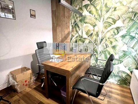 комерційна за адресою Дніпровська набережна вул., 18-А