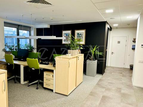 комерційна за адресою Саксаганського вул., 4-Б