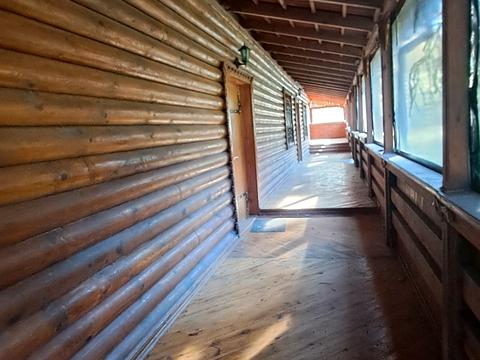 комерційна за адресою Селище, 1а