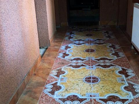 комерційна за адресою Селище, 1а