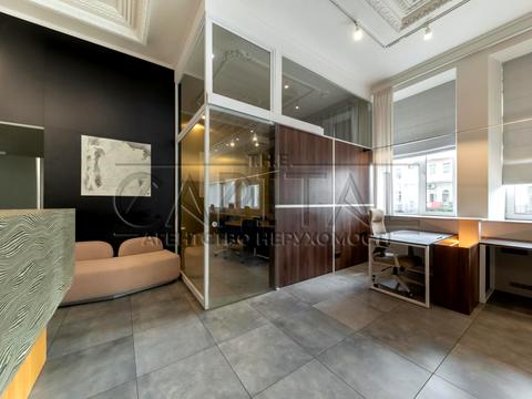 комерційна за адресою Богдана Хмельницького вул., 32