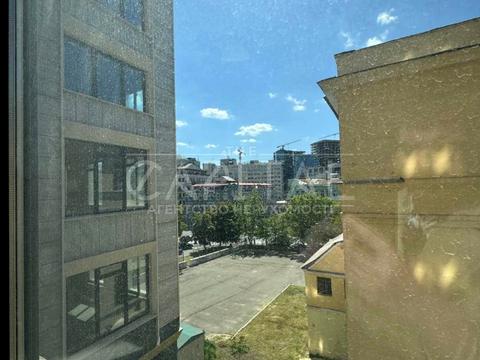 комерційна за адресою Володимирська вул., 86-А