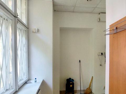 комерційна за адресою Героїв УПА вул., 18