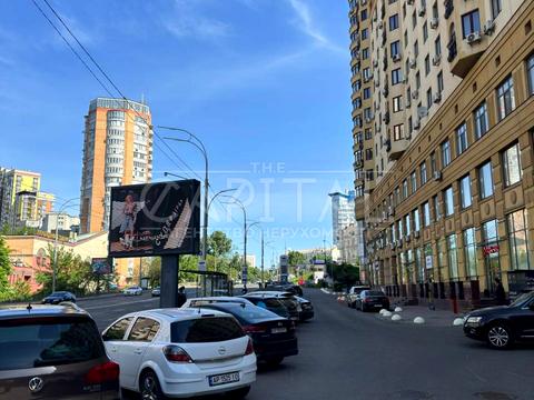 комерційна за адресою В'ячеслава Чорновола вул., 29