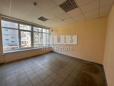 комерційна за адресою Ялтинська вул., 8