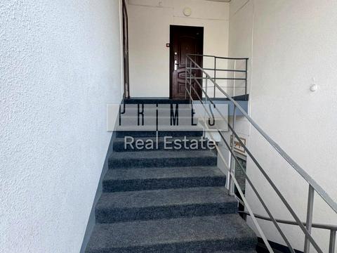 комерційна за адресою Ялтинська вул., 8