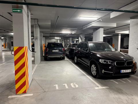 паркомісце за адресою Князя Романа Мстиславича вул. (Генерала Жмаченка), 22