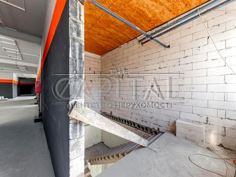 комерційна за адресою Василя Макуха вул. (Івана Шевцова), 1