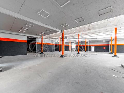 комерційна за адресою Василя Макуха вул. (Івана Шевцова), 1