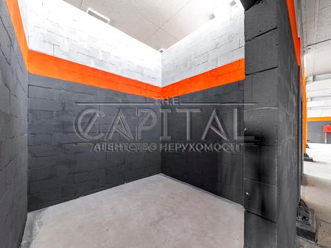 комерційна за адресою Василя Макуха вул. (Івана Шевцова), 1