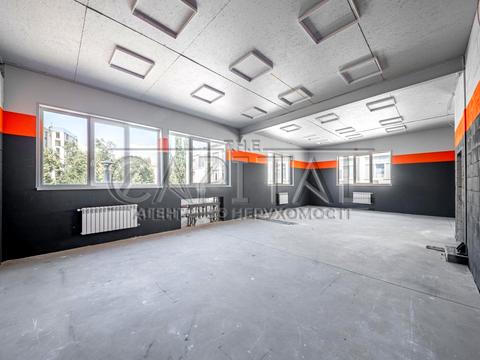 комерційна за адресою Василя Макуха вул. (Івана Шевцова), 1