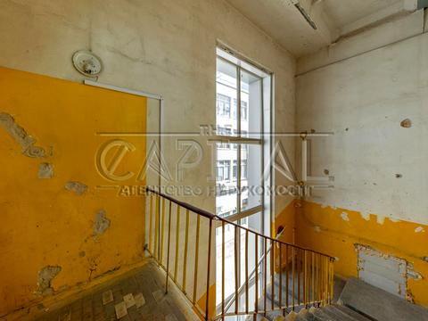 комерційна за адресою Василя Макуха вул. (Івана Шевцова), 1