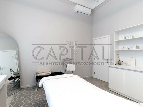 коммерческая по адресу Андрея Верхогляда ул. (Михайла Драгомирова), 15-А